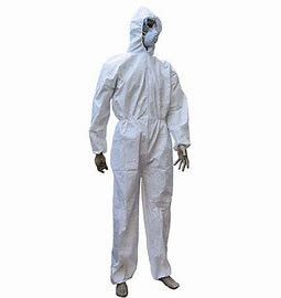 A llana clasifica un traje protector químico blanco del Ppe
